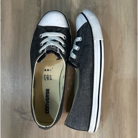 Converse shoes - Picture 2 of 3